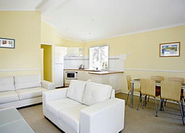 Nrma Sydney Lakeside Holiday Park Наррабин Экстерьер фото
